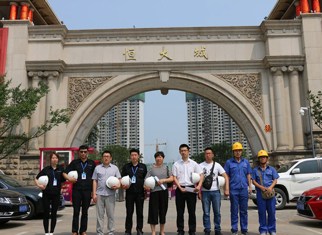 “電梯困人”如何救援？！---電梯應(yīng)急救援演練走進(jìn)“恒大城”