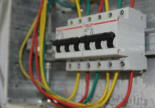 解析為什么電梯不接漏電保護(hù)開關(guān) 